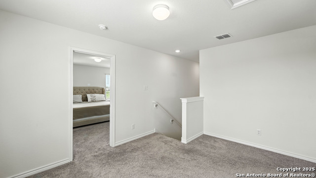 Image 16 of 33 For 419 Blacktail Dr