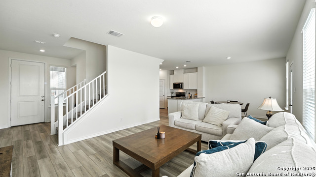 Image 2 of 33 For 419 Blacktail Dr