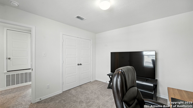 Image 21 of 33 For 419 Blacktail Dr