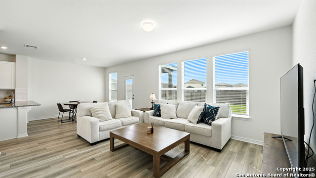 Image 3 of 33 For 419 Blacktail Dr