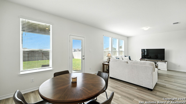 Image 4 of 33 For 419 Blacktail Dr