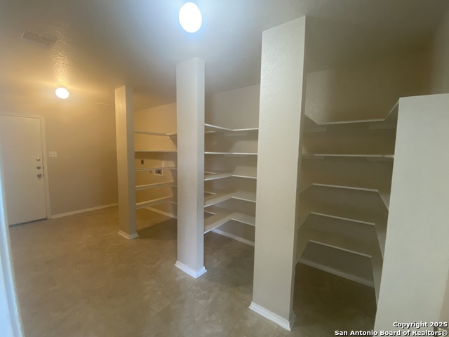 Listing photo id 10 for 10507 Elderpond