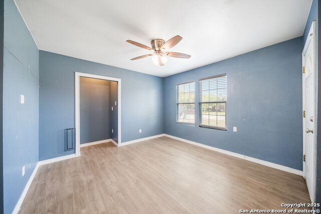 Listing photo id 10 for 915 Deely