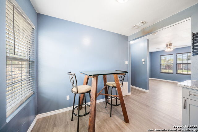 Listing photo id 12 for 915 Deely