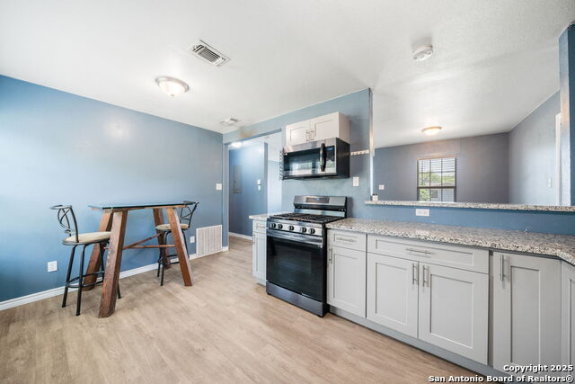 Listing photo id 14 for 915 Deely