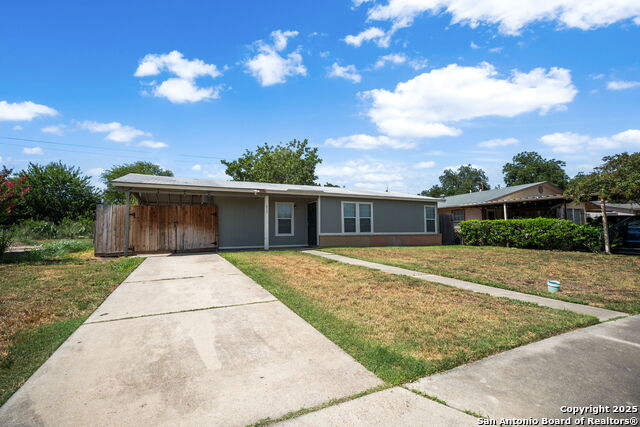 Listing photo id 0 for 915 Deely