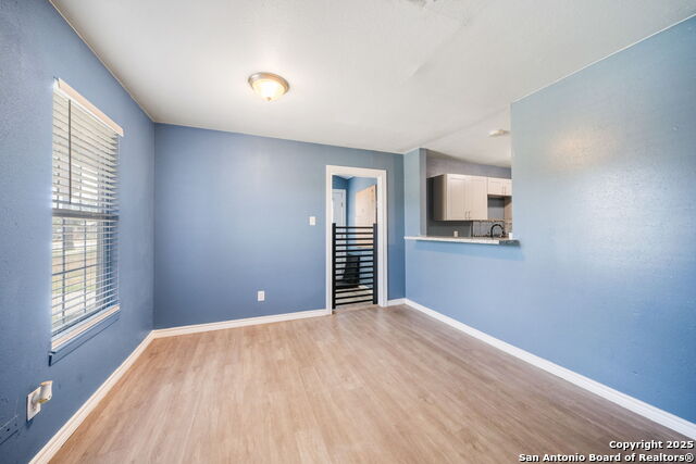 Listing photo id 20 for 915 Deely