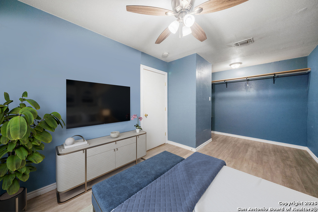 Listing photo id 23 for 915 Deely