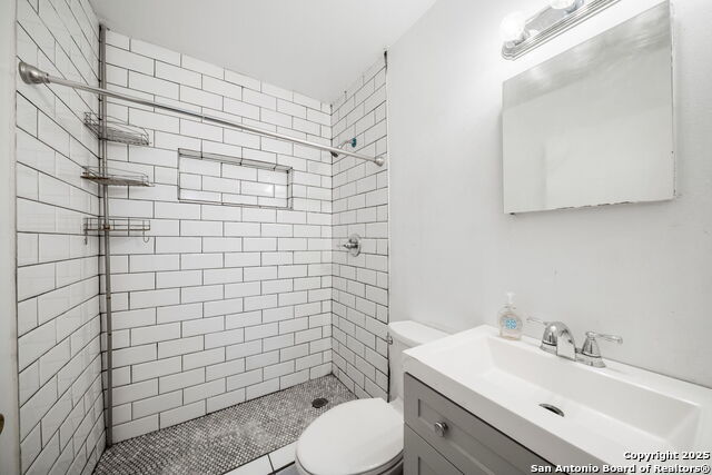 Listing photo id 25 for 915 Deely