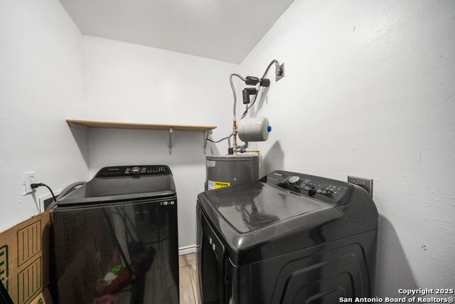 Listing photo id 29 for 915 Deely