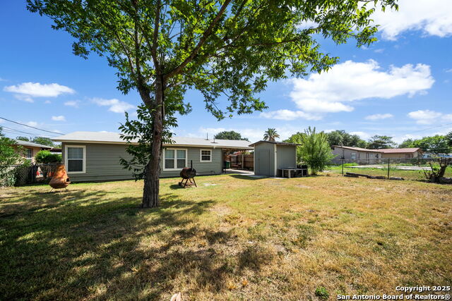 Listing photo id 34 for 915 Deely