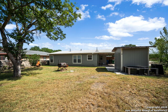 Listing photo id 35 for 915 Deely