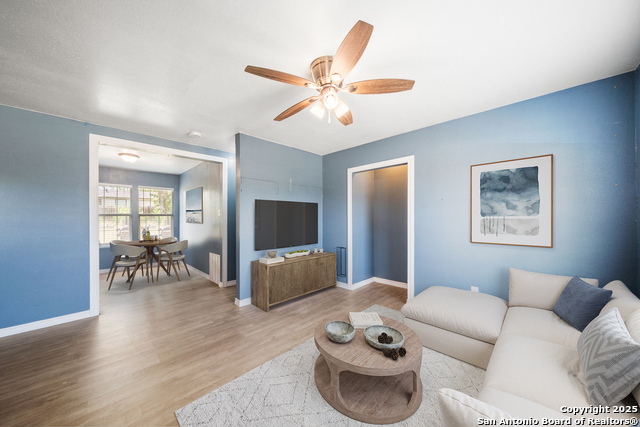 Listing photo id 7 for 915 Deely