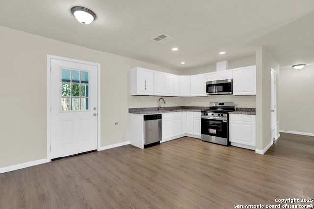 Image 8 of 24 For 5111 Edgemoor