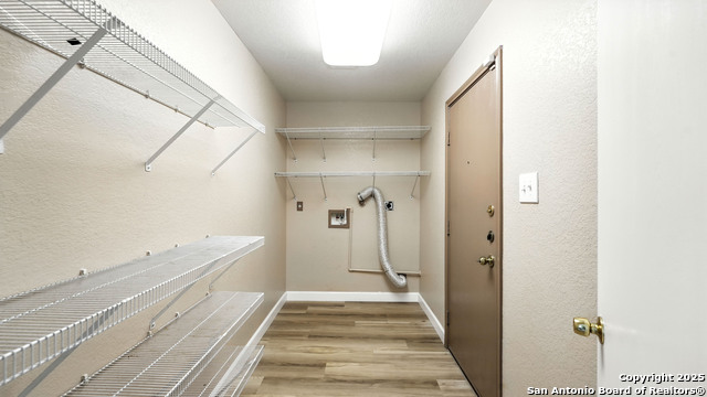 Image 17 of 40 For 209 Hinge  