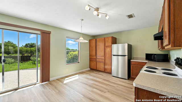 Image 2 of 40 For 209 Hinge  