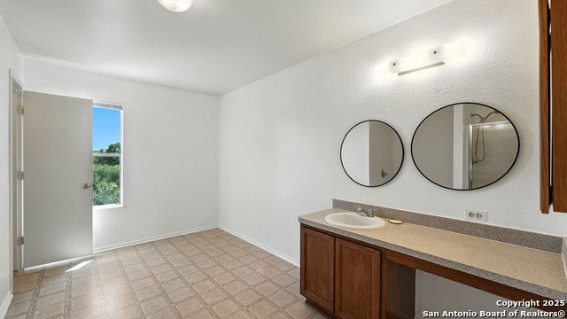 Image 24 of 40 For 209 Hinge  