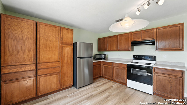 Image 3 of 40 For 209 Hinge  