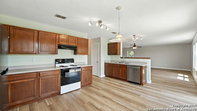 Image 4 of 40 For 209 Hinge  