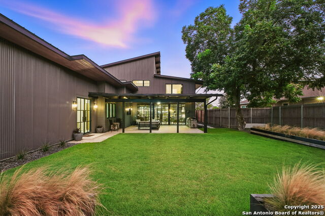 Listing photo id 10 for 140 Winston S