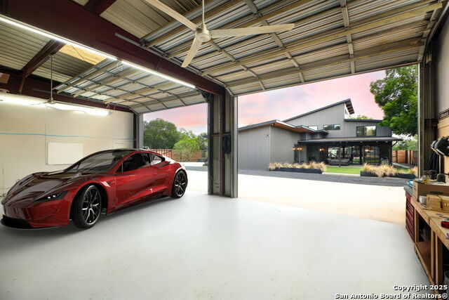 Listing photo id 12 for 140 Winston S