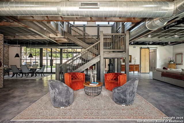 Listing photo id 15 for 140 Winston S