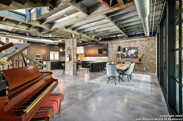 Listing photo id 16 for 140 Winston S
