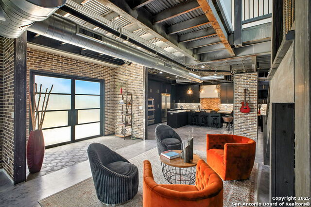 Listing photo id 0 for 140 Winston S