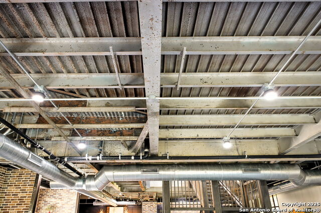 Listing photo id 22 for 140 Winston S