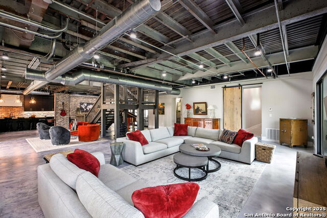 Listing photo id 23 for 140 Winston S
