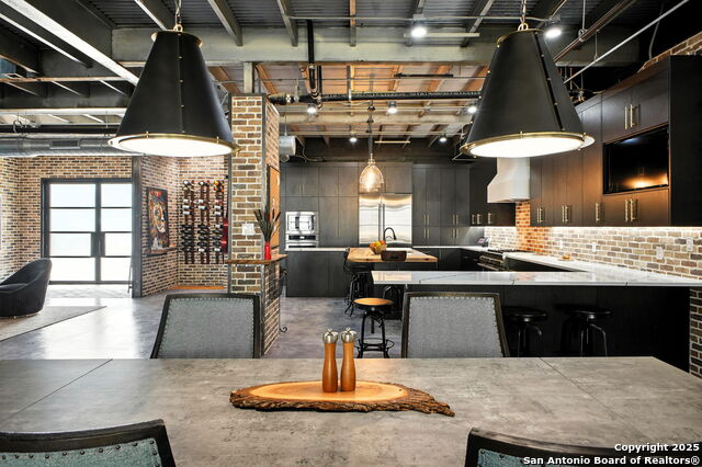 Listing photo id 24 for 140 Winston S