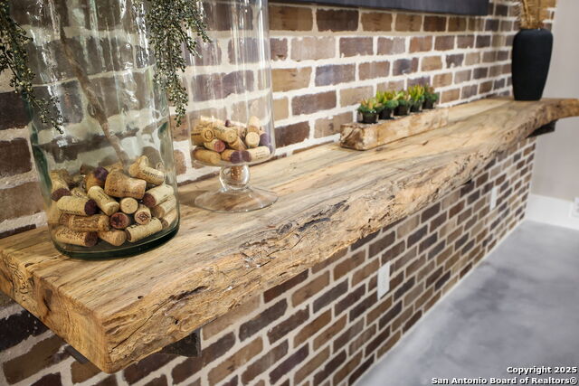 Listing photo id 26 for 140 Winston S