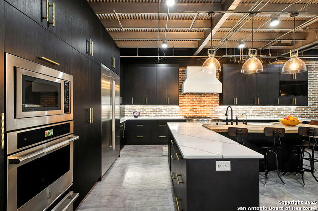 Listing photo id 28 for 140 Winston S