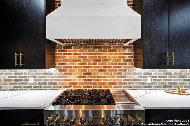 Listing photo id 30 for 140 Winston S