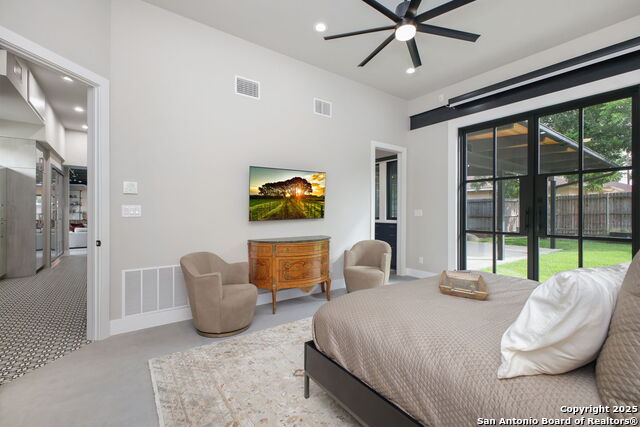 Listing photo id 35 for 140 Winston S