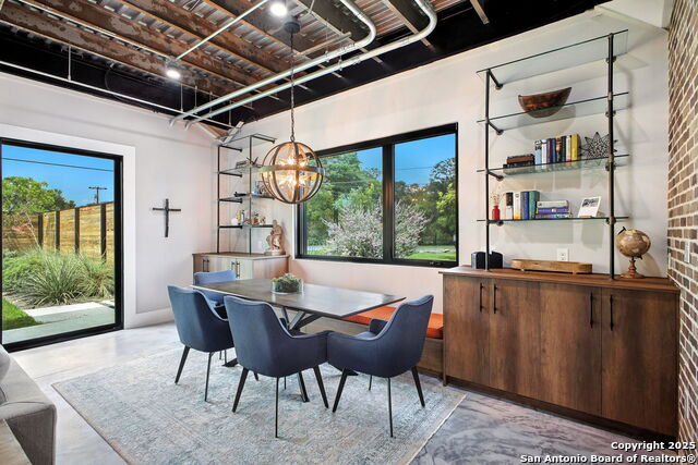 Listing photo id 2 for 140 Winston S
