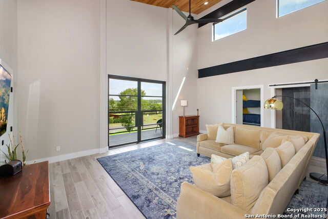 Listing photo id 43 for 140 Winston S