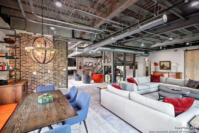 Listing photo id 3 for 140 Winston S