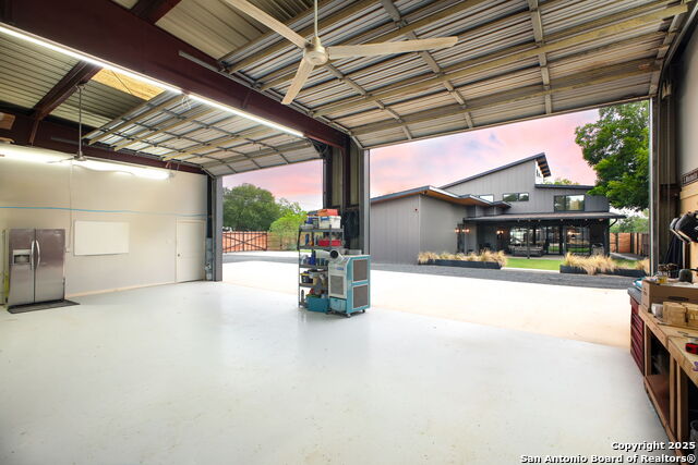 Listing photo id 52 for 140 Winston S