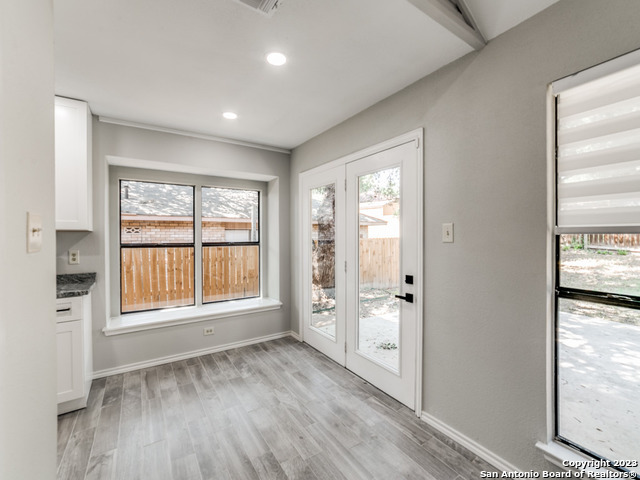 Listing photo id 15 for 4922 Timber Wind