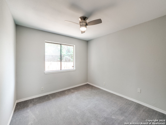 Listing photo id 16 for 4922 Timber Wind
