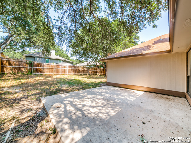 Listing photo id 21 for 4922 Timber Wind