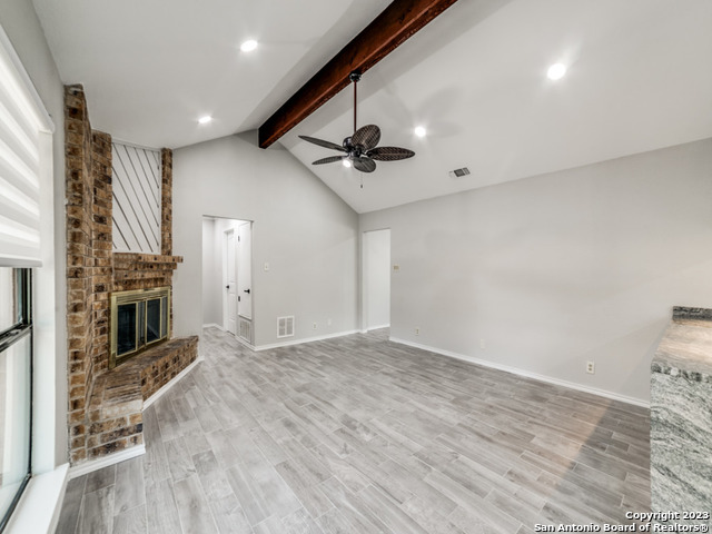 Listing photo id 4 for 4922 Timber Wind