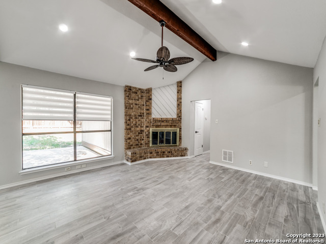 Listing photo id 5 for 4922 Timber Wind