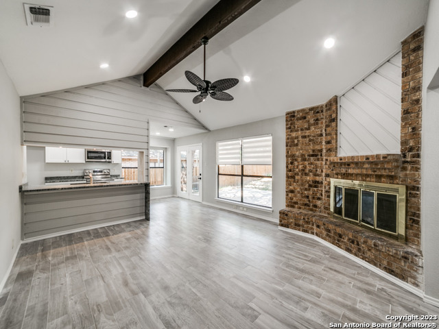 Listing photo id 6 for 4922 Timber Wind