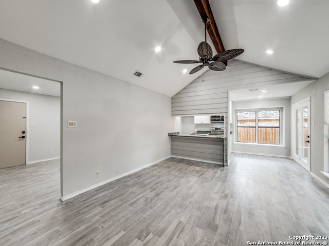 Listing photo id 7 for 4922 Timber Wind