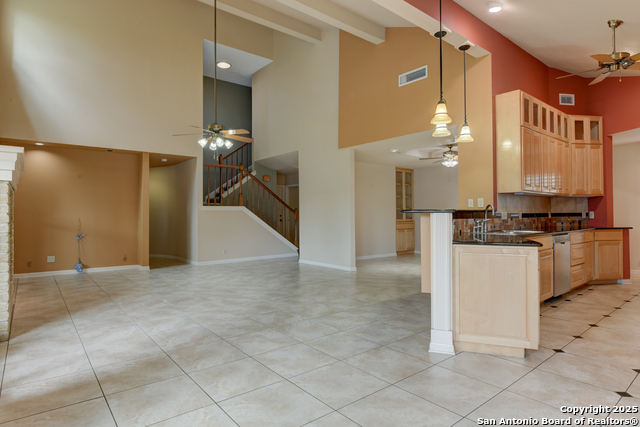 Image 10 of 40 For 19918 Encino Royale