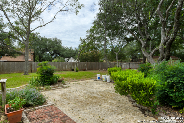 Image 32 of 40 For 19918 Encino Royale