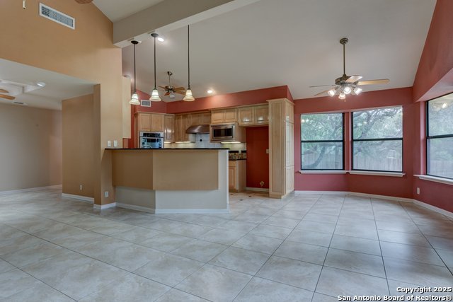 Image 9 of 40 For 19918 Encino Royale