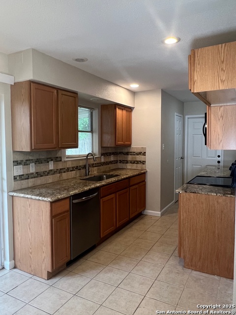 Image 14 of 43 For 13615 Larkbrook